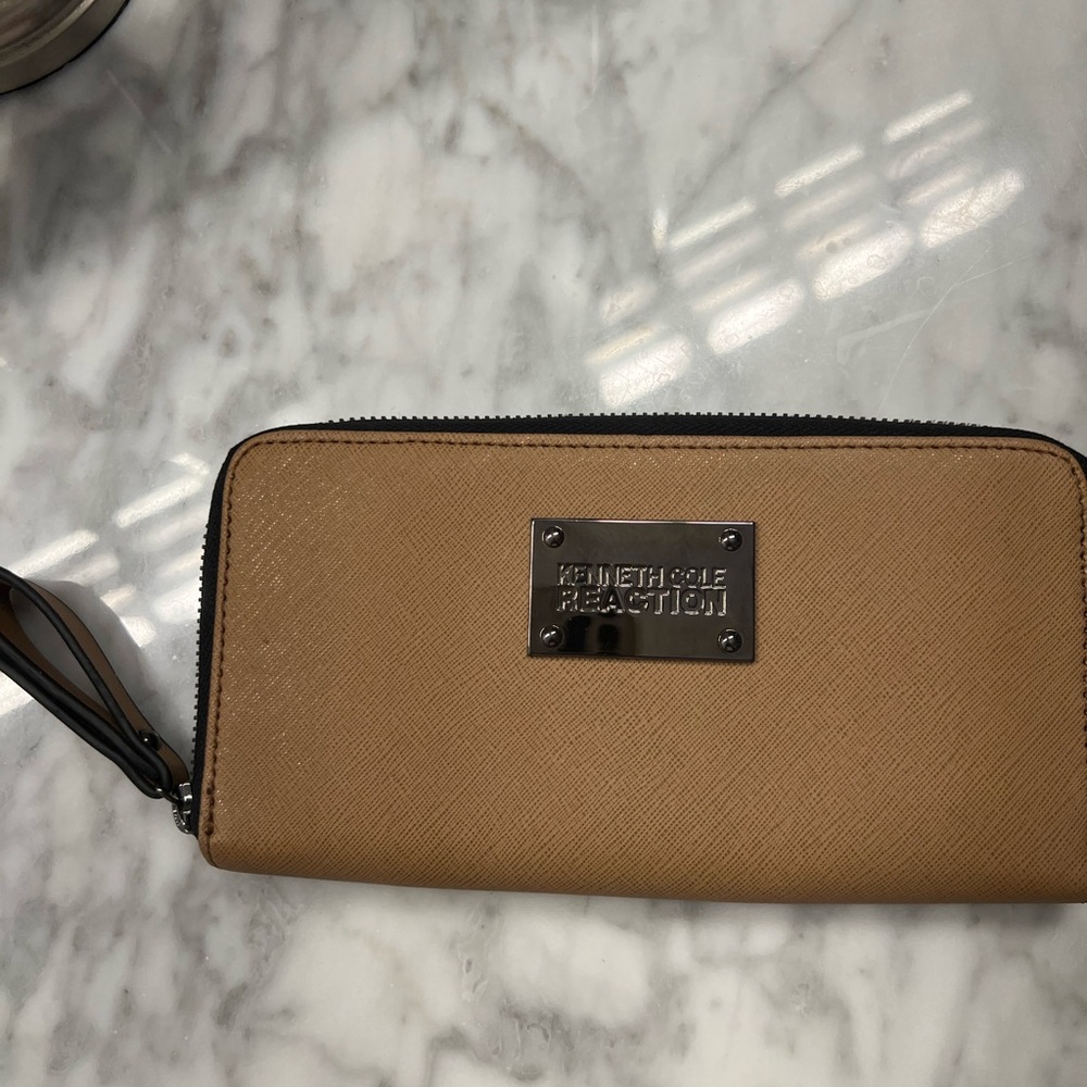 Kenneth Cole Reaction Tan Wallet
